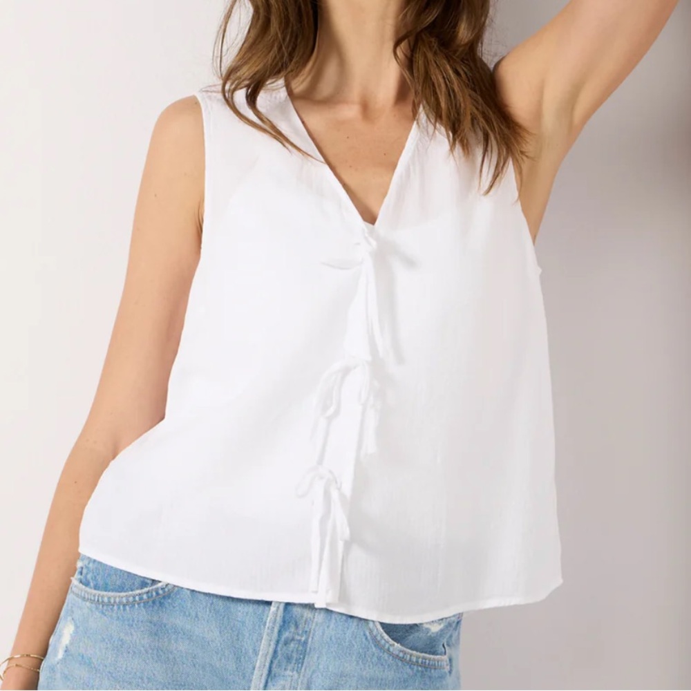 NWT cloth & stone textured bow tank, white, XS